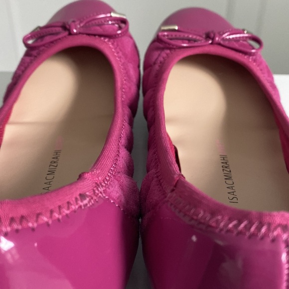 NWOT Isaac Mizrahi flats - Picture 6 of 10